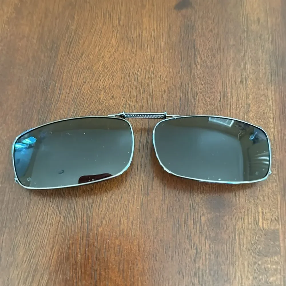 🔥FREE WITH PURCHASE 🔥 Clip on sunglasses